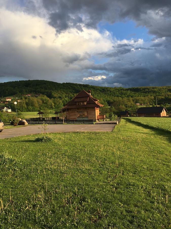 Nacionalna Kuca Bajo Mackat Villa Esterno foto
